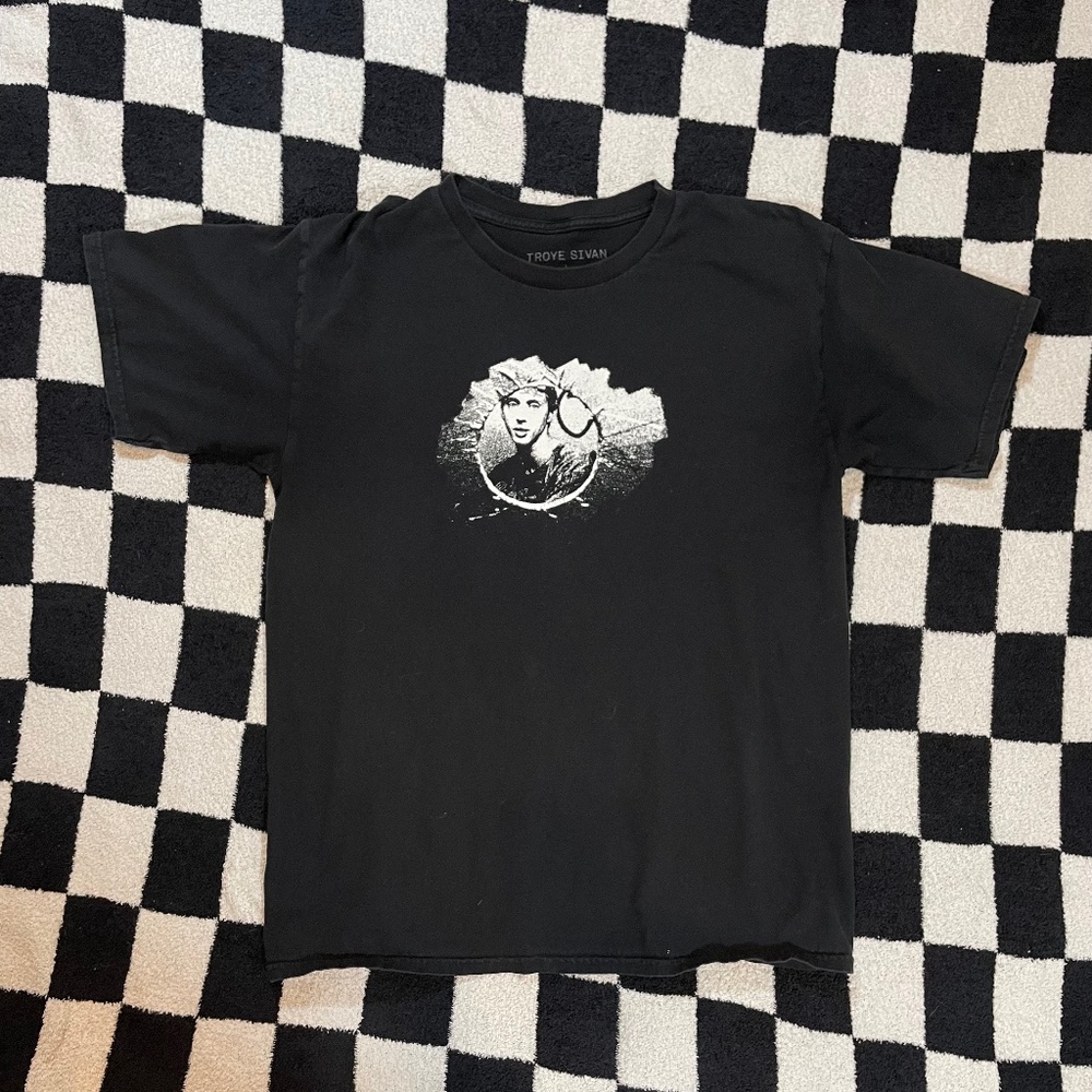 troye sivan 2024 sweat tour shirt size large